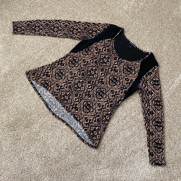 Happening In The Present Long Sleeve Mesh Top - Picture 3 of 11